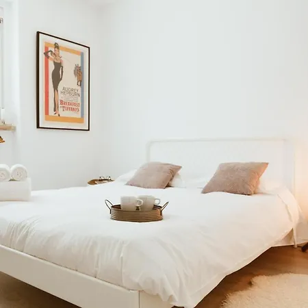 Daire Altido Perfectly Stylish 2-Br Apartment With Terrace Lisboa