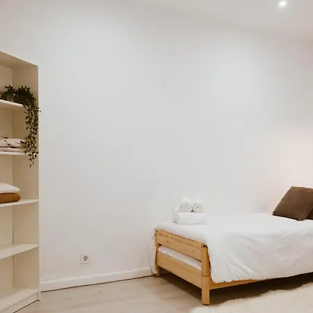 Altido Perfectly Stylish 2-Br Apartment With Terrace *
