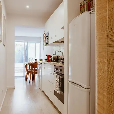 Altido Perfectly Stylish 2-Br Apartment With Terrace Daire