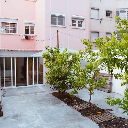 Altido Perfectly Stylish 2-Br Apartment With Terrace Daire *