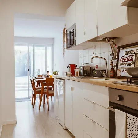 Altido Perfectly Stylish 2-Br Apartment With Terrace Daire *